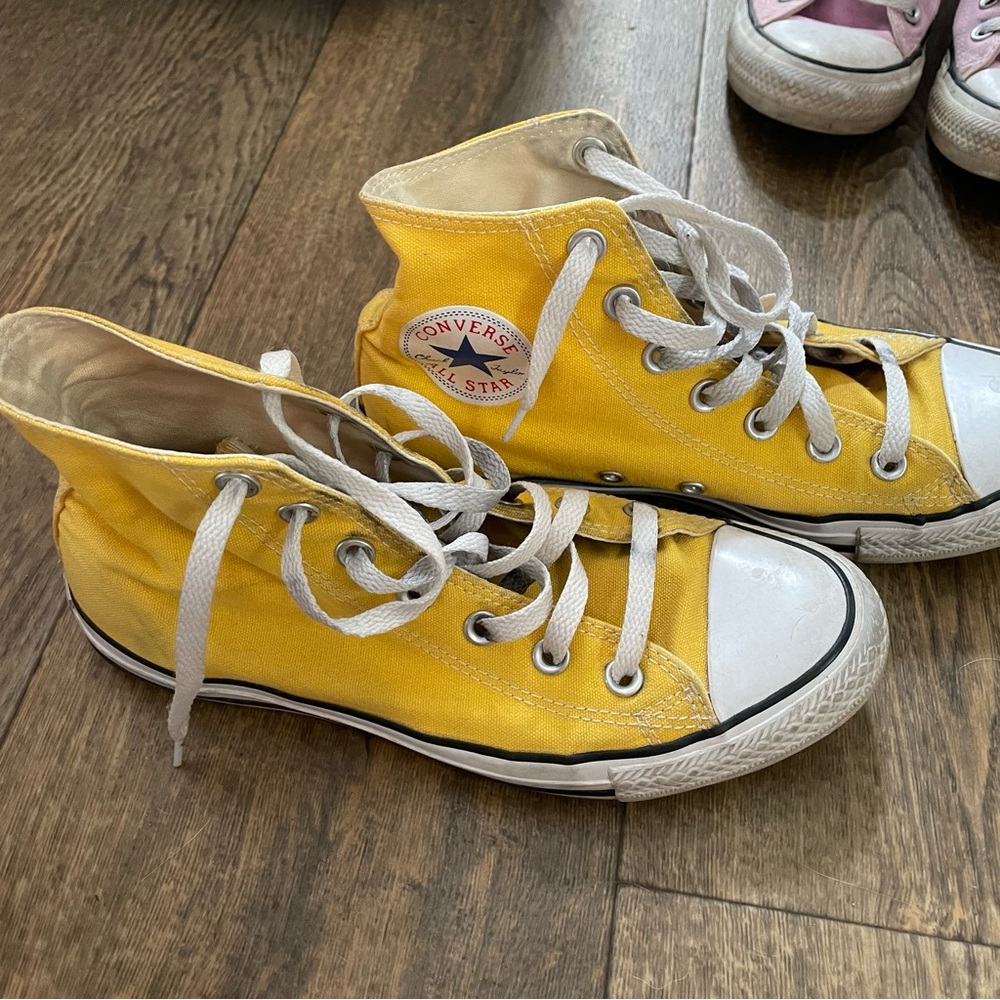 CONVERSE | Women’s Yellow Hightops Size 8